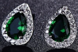 Emerald Green Zircon Faux Crystal Earrings Stud Tear Drop Teardrop Pierced E164 - Picture 1 of 4