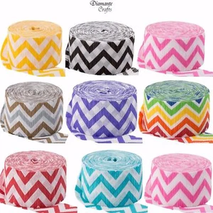 Rollos de papel crepé - Chevron 78 ft / 24 metros - Streamer decoración fiesta bunting - Imagen 1 de 9