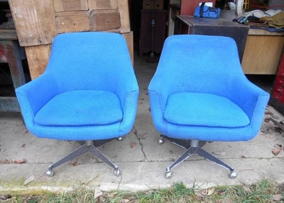 VINTAGE PAR MID CENTURY MODERN SAARINEN SWIVEL ARMCHAIRS - Image 1 of 4