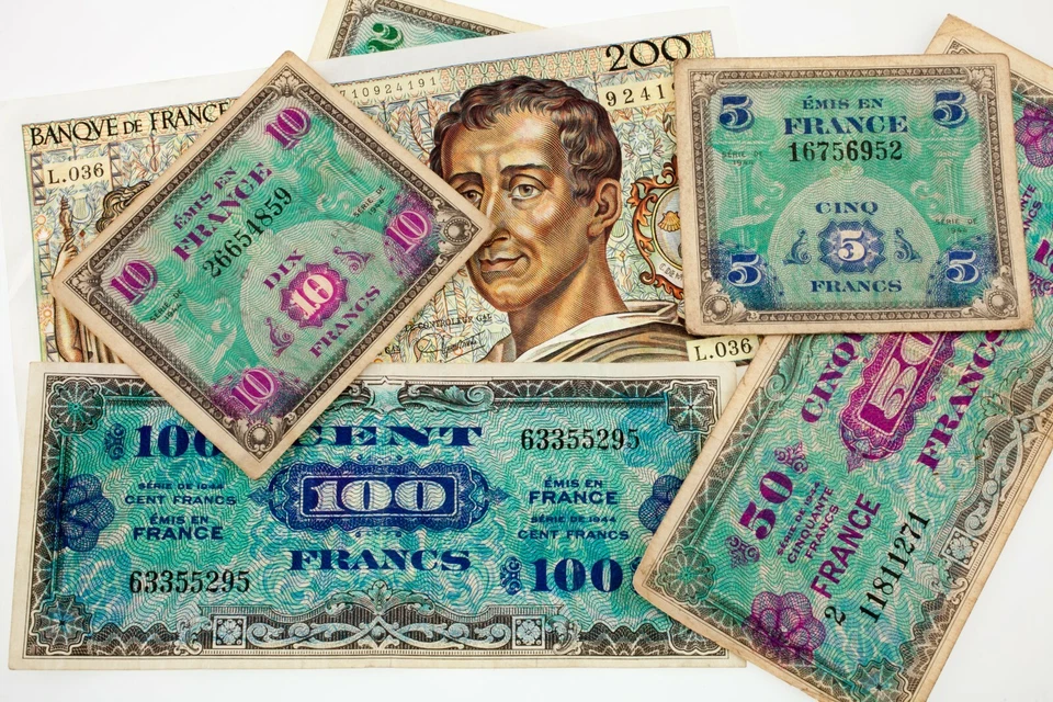 Lot of 6 France Notes Miscellaneous VF to XF Condition 1944 - 1985 - Image 1 of 4