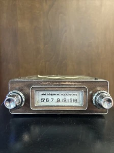 Vintage Motorola Solid State 12 Volt TM336M Radio Original 1970 Universal USA - Picture 1 of 17