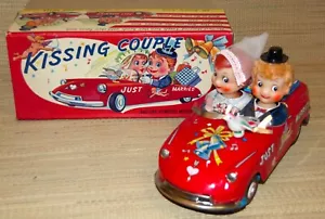 Rare Vintage 1950's Kissing Couple Just Married Tin Toy Car Japan Amico WORKS # - Picture 1 of 14