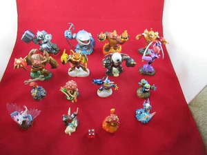 Skylanders Giants set completo 48 figurine / con 3 oggetti magici - Foto 1 di 3