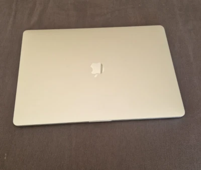 MacBook Pro (2016) 15,4" mit Touch Bar, Intel Core i7 2,7GHz, 16GB/ 500 GB - Bild 1 von 4