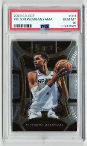 2023 Panini Select VICTOR WEMBANYAMA Esordiente Mezzanino (RC) #311 PSA 10 - Foto 1 di 2
