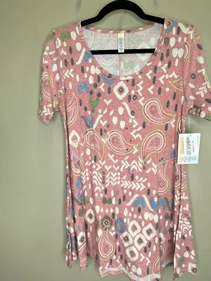 Camiseta LuLaRoe XS Perfect #2418 - Paisley suave sobre brezo rosa - Extra pequeña Foto 1 de 3