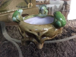 Beautiful Majolica Style Pottery Frog Design Small Footed Planter Bowl 3 Frogs - Picture 1 of 7