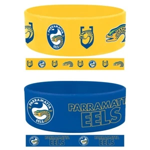127315 PARRAMATTA EELS NRL TEAM PACK OF 2 SILICONE SUPPORTER WRIST BANDS - Foto 1 di 1