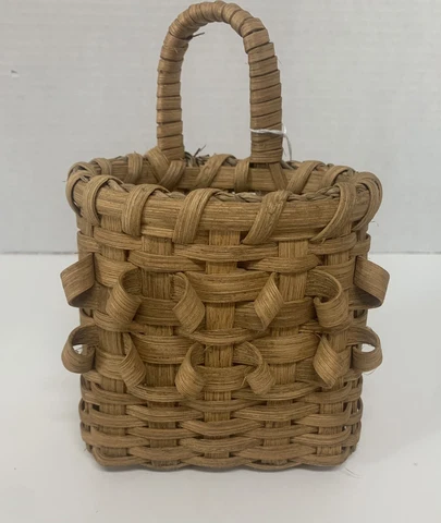 Vintage 1996 Small Signed by Maker Handmade Split Oak Wall Basket 7" X 5" X 3" Cover