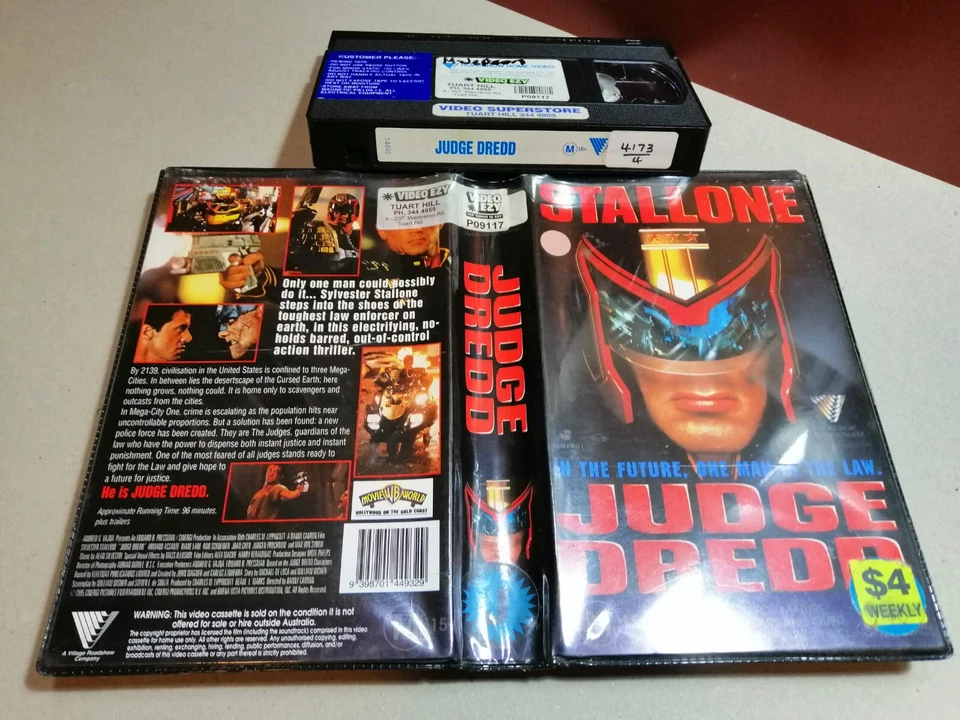 JUDGE DREDD: STALLONE - 1995 Australian Roadshow Video Vhs - CRIME/ACTION/Sci-Fi - Image 1 of 1
