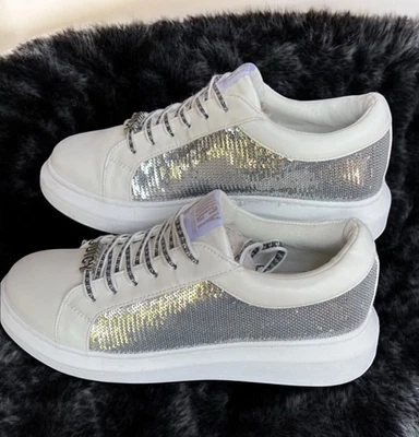 Zapatos deportivos Juicy Couture Della Designer para mujer talla 11 con lentejuelas plateadas blancos Foto 1 de 4