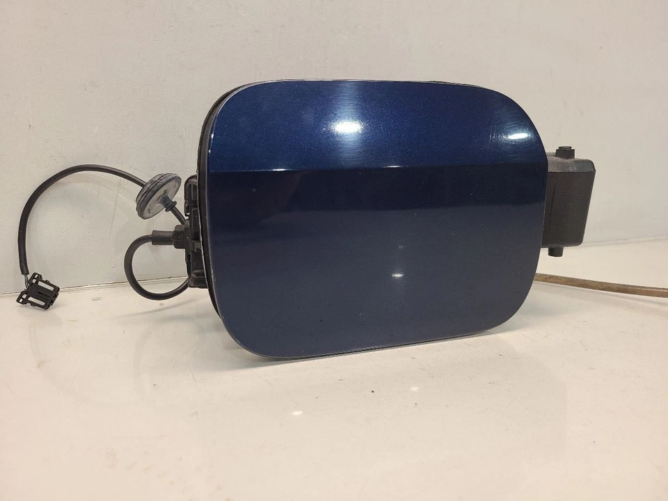 Volkswagen Jetta 2014 (sedán) puerta de llenado de combustible con carcasa *azul-C1* Foto 1 de 4