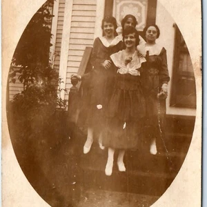 Casa al aire libre c1910 mujeres felices RPPC riendo damas foto real victoriana A159 - Imagen 1 de 4