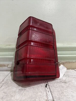 FORD ESCORT 1981-1985 ORIGINAL FABRICANTE DE EQUIPOS ORIGINALES LUZ TRASERA IZQUIERDA LADO DEL CONDUCTOR Foto 1 de 4