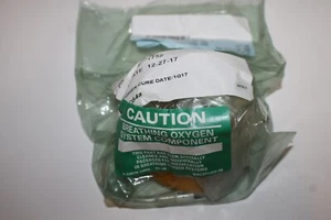 B/E AEROSPACE PASSENGER OXYGEN MASK 174097-80 NEW! - Picture 1 of 2