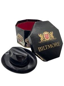 Boîte chèque cadeau vintage Biltmore avec chapeau échantillon en plastique, fabriquée par Biltmore.