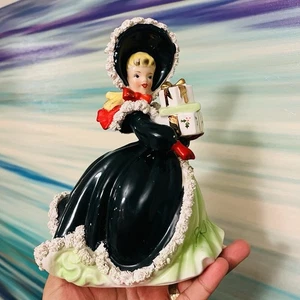 Schöne Vintage Weihnachtsfigur Napco Mädchen mit Geschenken grünes Kleid AX2748B - Bild 1 von 15