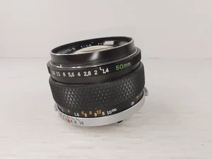 Olympus OM 50mm 1:1.4 Zuiko MC lens, m/i Japan F1.4, OM System camera mount LF54 - Imagen 1 de 9
