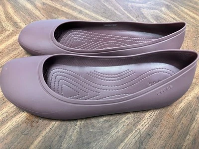 Женские балетки Crocs без шнурков размер 11 Широкий темно фиолетовый отличном состоянии. - Изображение 1 из 4