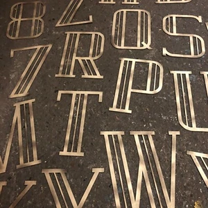 Regali San Valentino personalizzati, oro invecchiato, lettere e numeri art deco A-Z - Foto 1 di 48