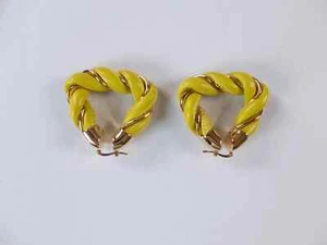 SIN IMPUESTOS ADUANEROS BOTTEGA VENETA Pendientes de aro de plata triángulo torcido cuero amarillo - Imagen 1 de 7