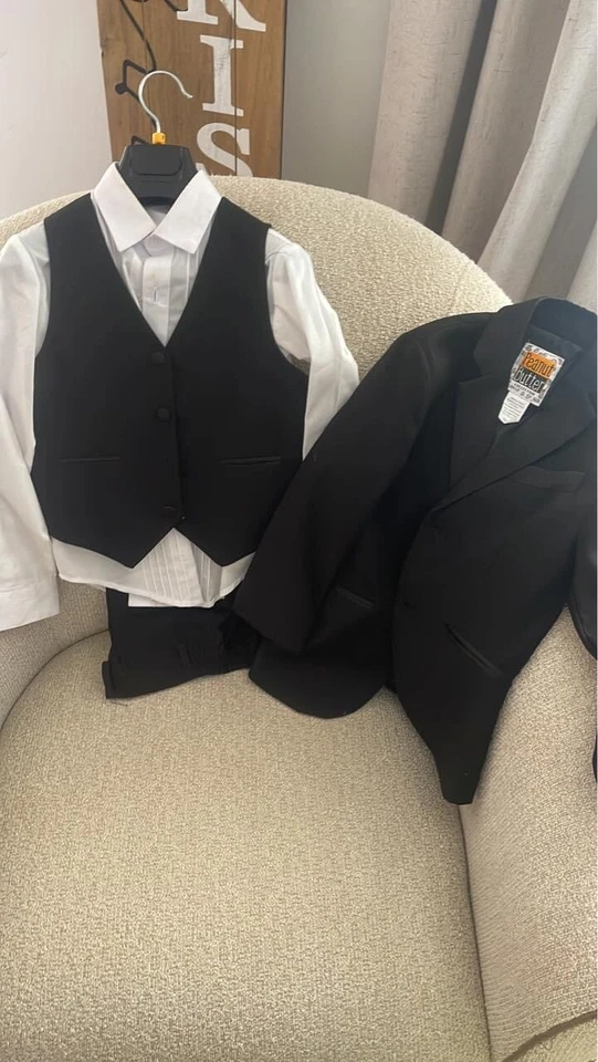 Niños Niños Niños Vestido Formal Traje Negro Esmoquin Niño Pequeño Talla 7 Mancha en Blanco Foto 1 de 1