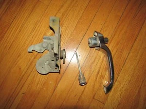 INTERNATIONAL LOADSTAR 1700 TRUCK IH DOOR HANDLE & LATCH LOCK - Picture 1 of 5