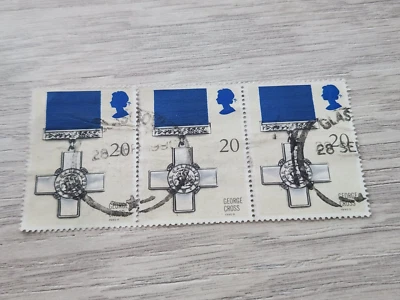 GREAT BRITAIN Scott # 1332 - Gallantry Awards "George Cross" Used 20p Perf 14x15 - Image 1 of 2