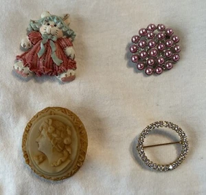 4 Lot Pins:Bunny. Cameo. Beautiful Faux Pink Pearl. Stunning Clear Round Crystal - Picture 1 of 9