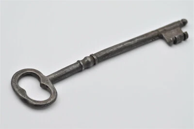 Ancienne clé pour serrure de porte en bois de chateau en fer forgé collection 7 - Photo 1/4