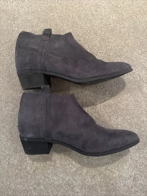 Botas altas Charlotte Russe gris gamuza, talla 11, excelente estado Foto 1 de 4