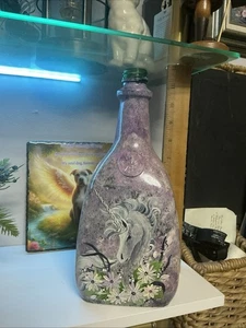 Vom Künstler signiertes magisches mystisches Einhorn unter Blumen lila Lampenschirm hinzufügen - Bild 1 von 8