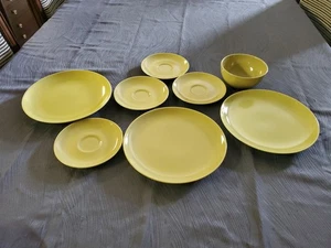Russell Wright Iroquois Casual AVOCADO 9" Luncheon Plates, Bowl 8 Pieces - Picture 1 of 9
