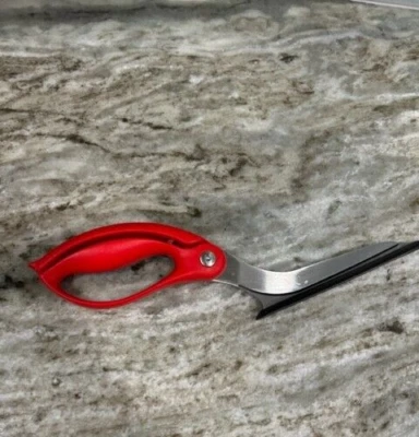 Tijeras rojas para pizza Dreamfarm de acero inoxidable Foto 1 de 4