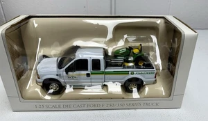 John Deere 1:25 Scale Die Cast Ford F-250/F-350 Series Truck & Riding Lawn Mower - Picture 1 of 4