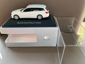 Mercedes-Benz Clase E T - Modelo 1:43 blanco diamante embalaje original Kyosho B66960190 - Imagen 1 de 14