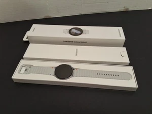 Montre connectée Samsung Galaxy Watch7 - 44 mm - LTE - SM-L315 - Argent - Photo 1 sur 14