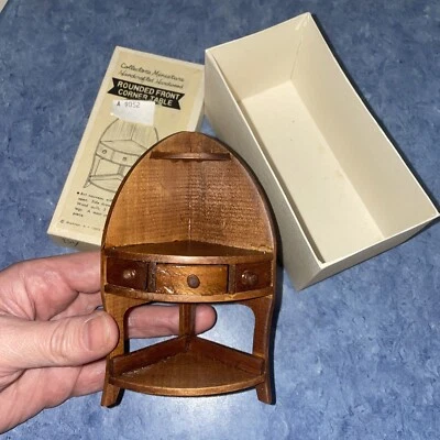 Mesa Esquinera Casa de Muñecas Shackman Miniatura Redondeada Estante Frontal Lavabo Soporte Nuevo Foto 1 de 4