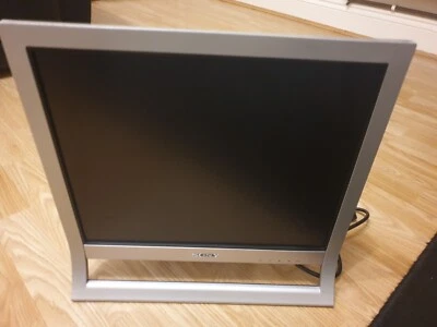 Sony SDM-SH75  17"TFT LCD  MONITOR  - Image 1 of 3
