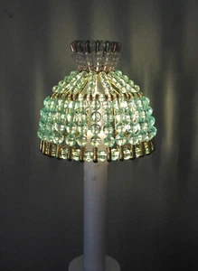 PANTALLA CON CUENTAS PARA VENTANA MESA LUZ DE NOCHE VELA ELÉCTRICA ESPUMA DE MAR CUENTAS VERDES - Imagen 1 de 9