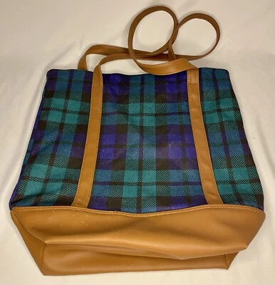 Bolso de Mano de Lona a Cuadros - 15”L x 6”W x 14”H - Azul Oscuro, Púrpura y Verde con Marrón Foto 1 de 4