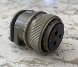 Bendix Amphenol MS3106R22-9S Bendix Circular Connector Plug - Picture 1 of 8