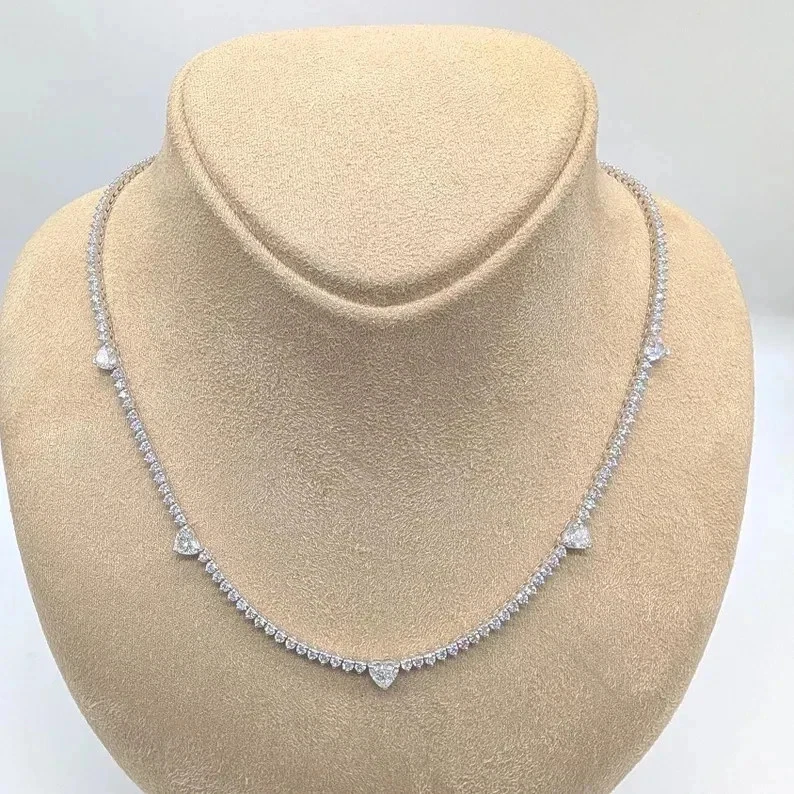 Collar de tenis para mujer de diamantes simulados con corte de corazón de 12 quilates enchapado en oro blanco de 14 quilates Foto 1 de 4