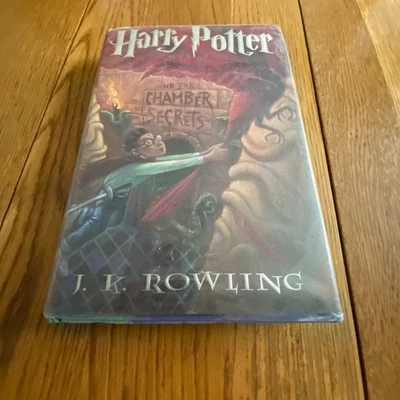 Harry Potter and the Chamber of Secrets Hardcover 1st Edition 1st Printing Foto 1 de 4