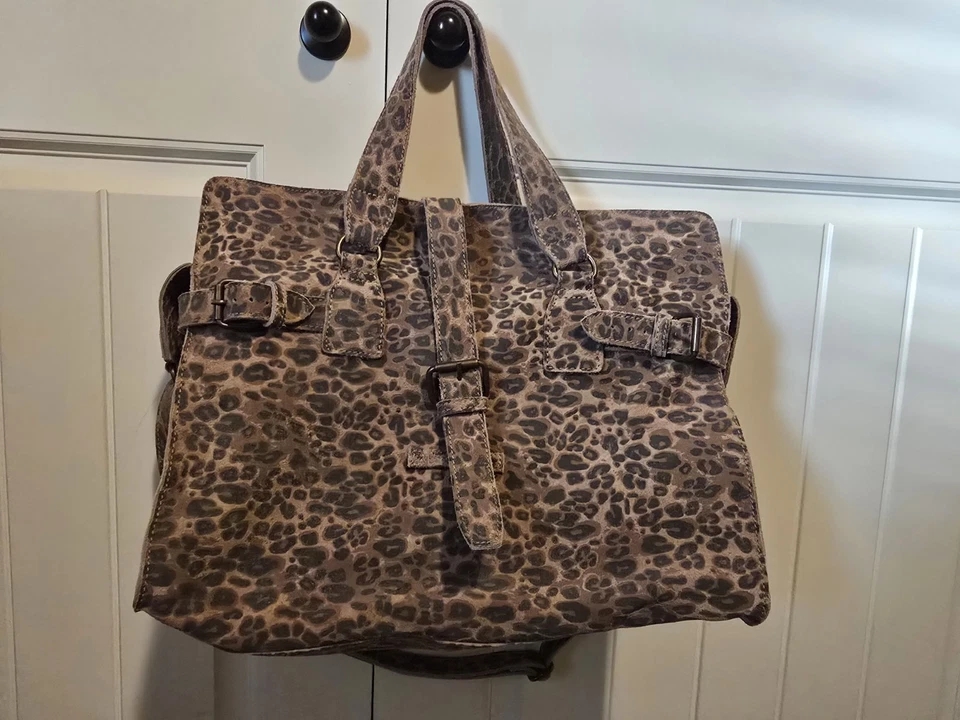 Bolso de Mano Free People Wild Thing Estampado de Leopardo Gamuza *Agotado  Foto 1 de 4