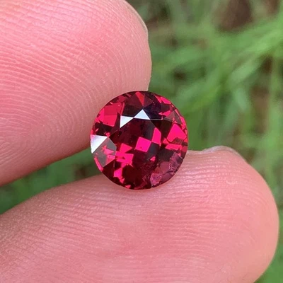 3.43 Crt Mahenge Garnet Reddish Pink 100% Natural Unheated mine Tanzania - Image 1 of 4