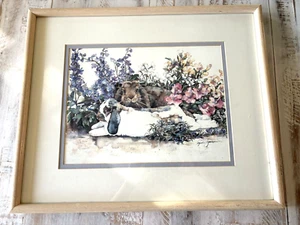 Jodi Jensen Hase Kaninchen im Garten SIGNIERT gerahmter Wanddruck Glasscheibe 18x22 - Bild 1 von 5