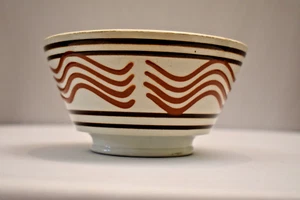 Antique Mochaware Bowl with Brown Wave Design on Cream Background Early 19th Cen - Picture 1 of 11