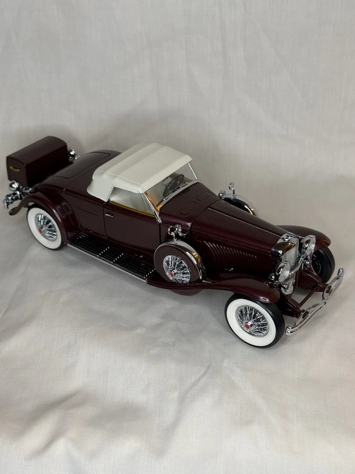 Vintage Franklin Mint 1935 Duesenberg Model J 550 diecast car Maroon 1:24 scale - Image 1 of 3