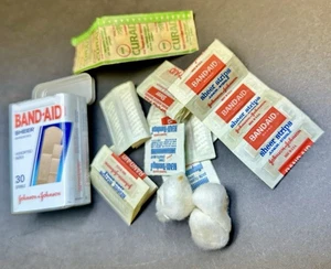 Antigua lata publicitaria Johnson & Johnson 1989 vintage vendajes transparentes curita - Imagen 1 de 7